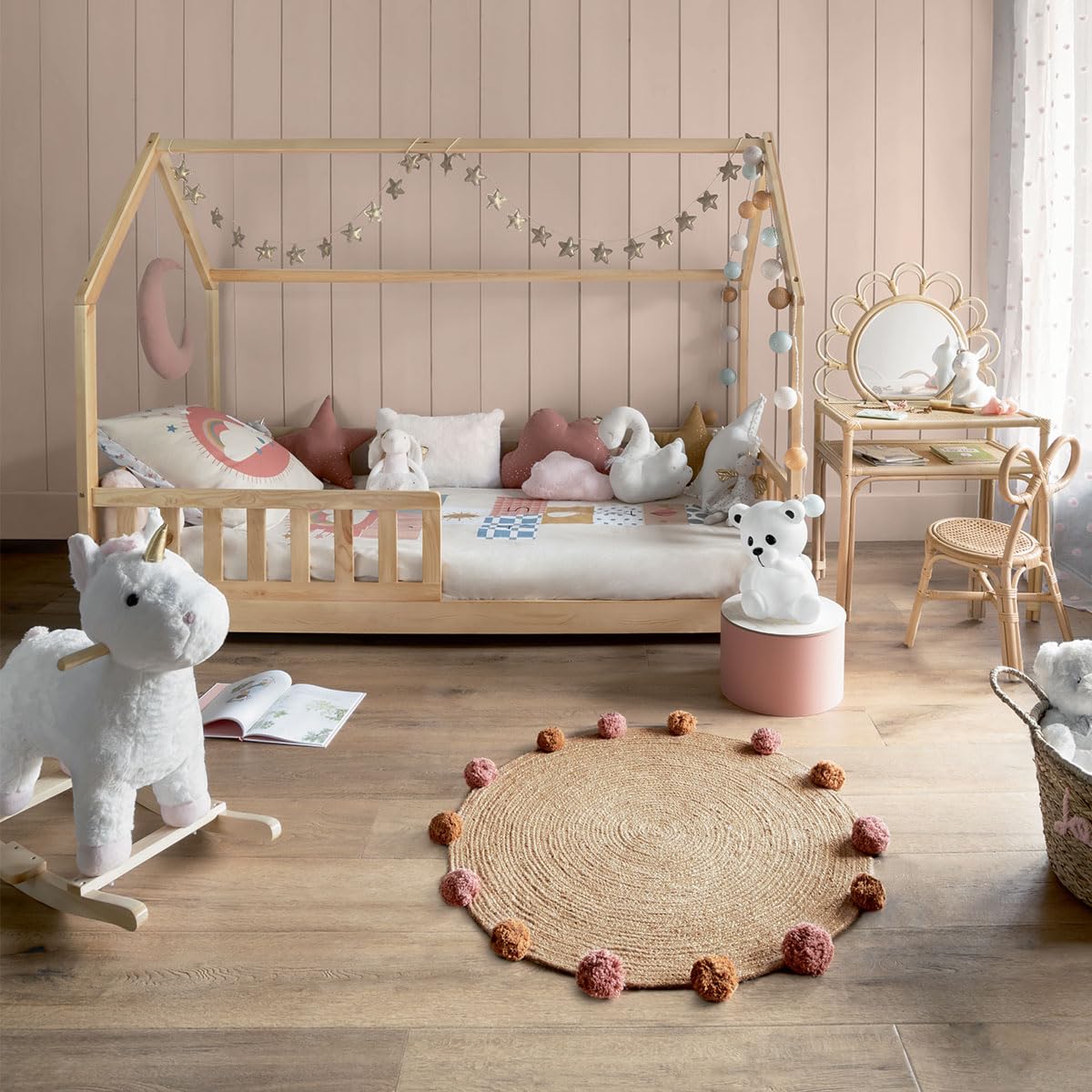 Lit cabane enfant Bosco 90 x 190 cm en bois de pin avec sommier 16 lattes et barrières de protection