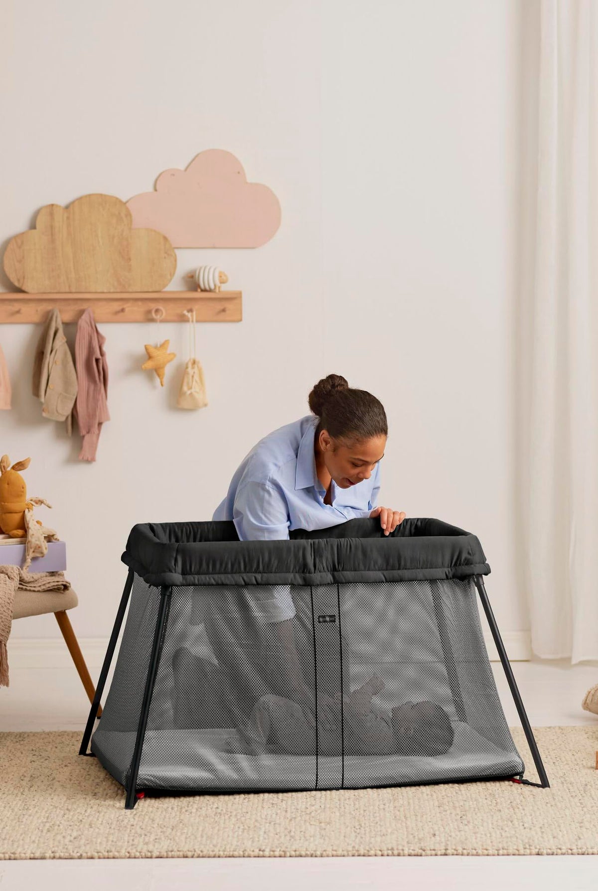 Lit parapluie Light pliable et portable noir 113 x 80 x 60 cm avec matelas et sac de transport dès la naissance à 3 ans