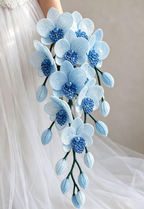Bouquet de mariée fait main avec perles roses, blanches et bleues, composition florale souvenir