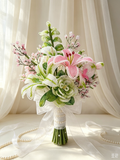 Bouquet de mariée perlé rose et blanc avec lys, callas, camélias, orchidées et fleurs miniatures, 30 cm