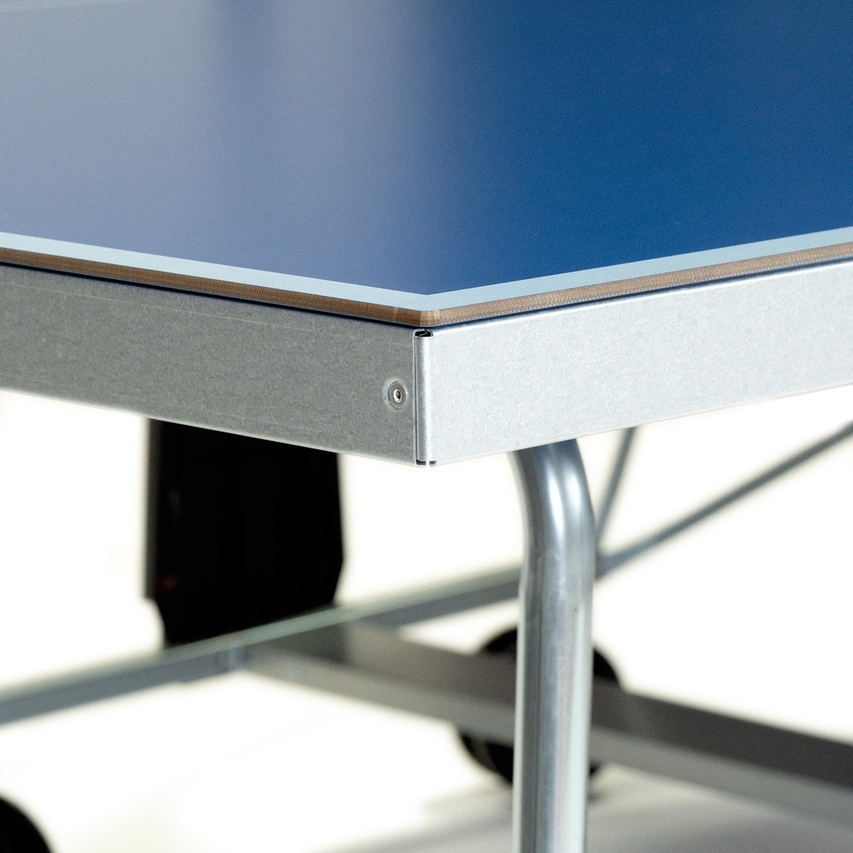 Table de ping-pong d'extérieur pliante 2,74 x 1,67 m stratifié haute pression acier galvanisé filet réglable bleu