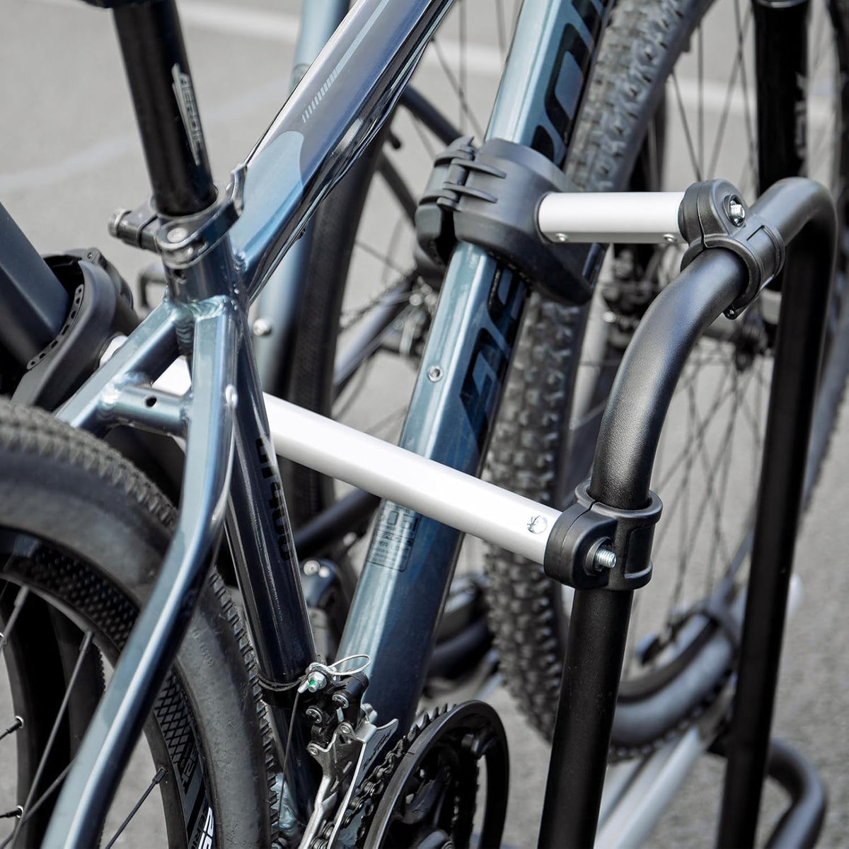 Porte-vélos d'attelage pour 2 vélos charge maximale 60 kg avec feu arrière support de plaque pliable