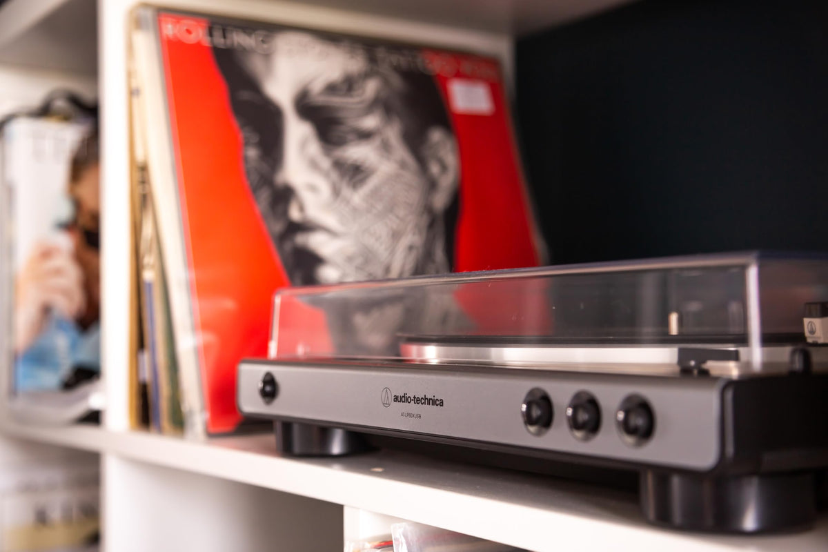 Platine vinyle automatique AT-LP60XUSBGM entraînement par courroie USB 33⅓ et 45 tr/min cellule Dual Moving Magnet gris