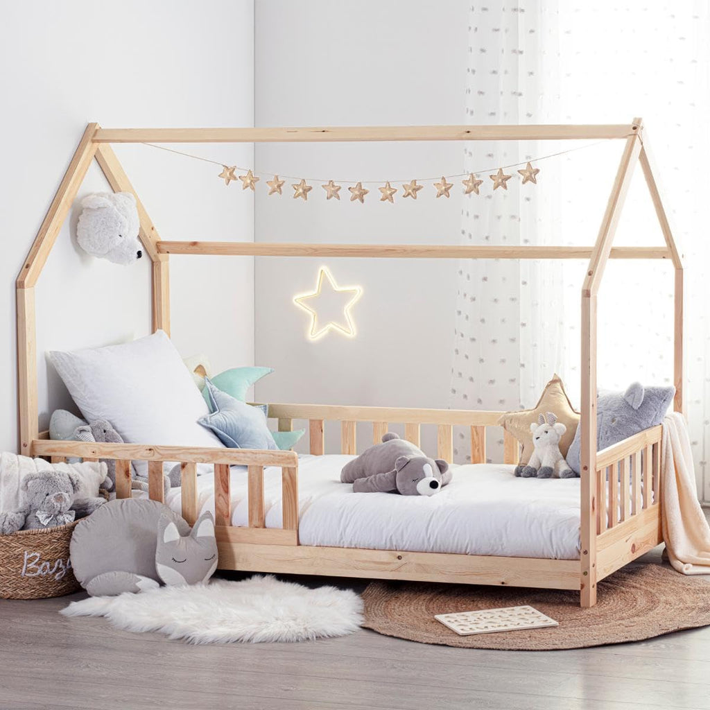 Lit cabane enfant Bosco 90 x 190 cm en bois de pin avec sommier 16 lattes et barrières de protection