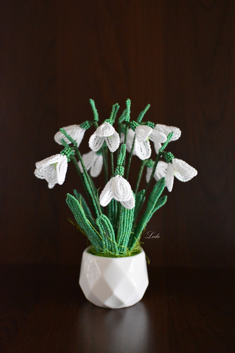 Jardinière en céramique avec perce-neige en perles, décoration printanière, 11 fleurs et 13 feuilles, 17,5 cm