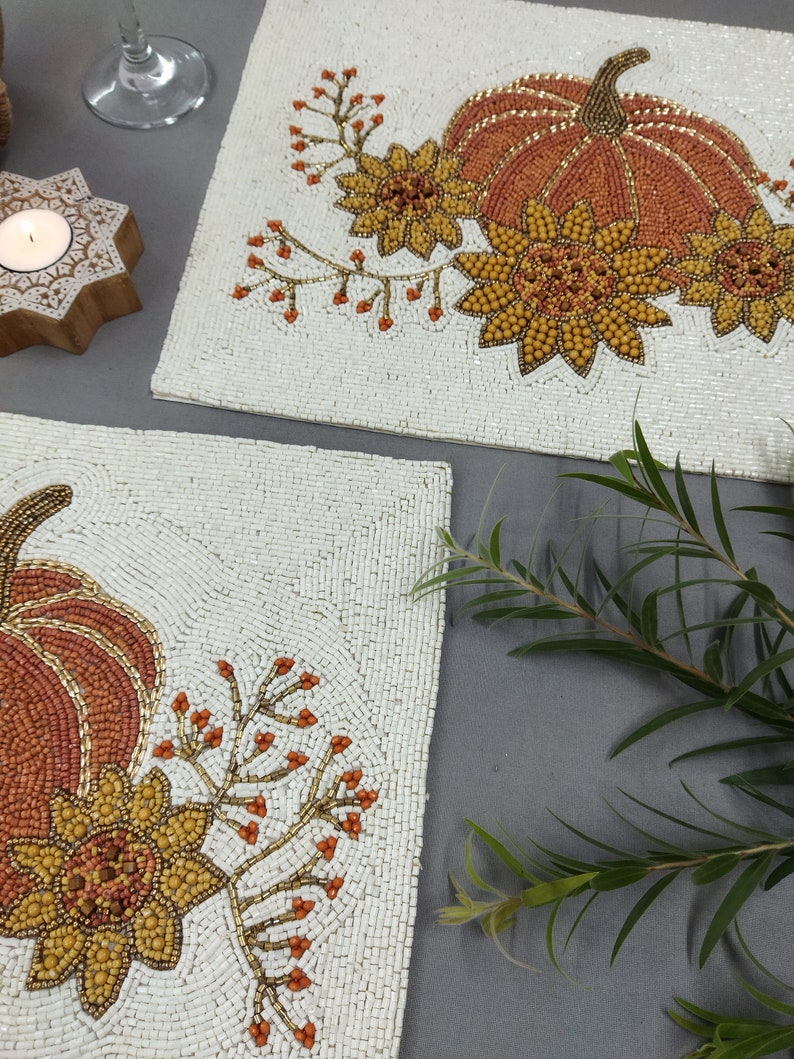 Set de table en perles de verre citrouille orange, 12x16 pouces, blanc cassé