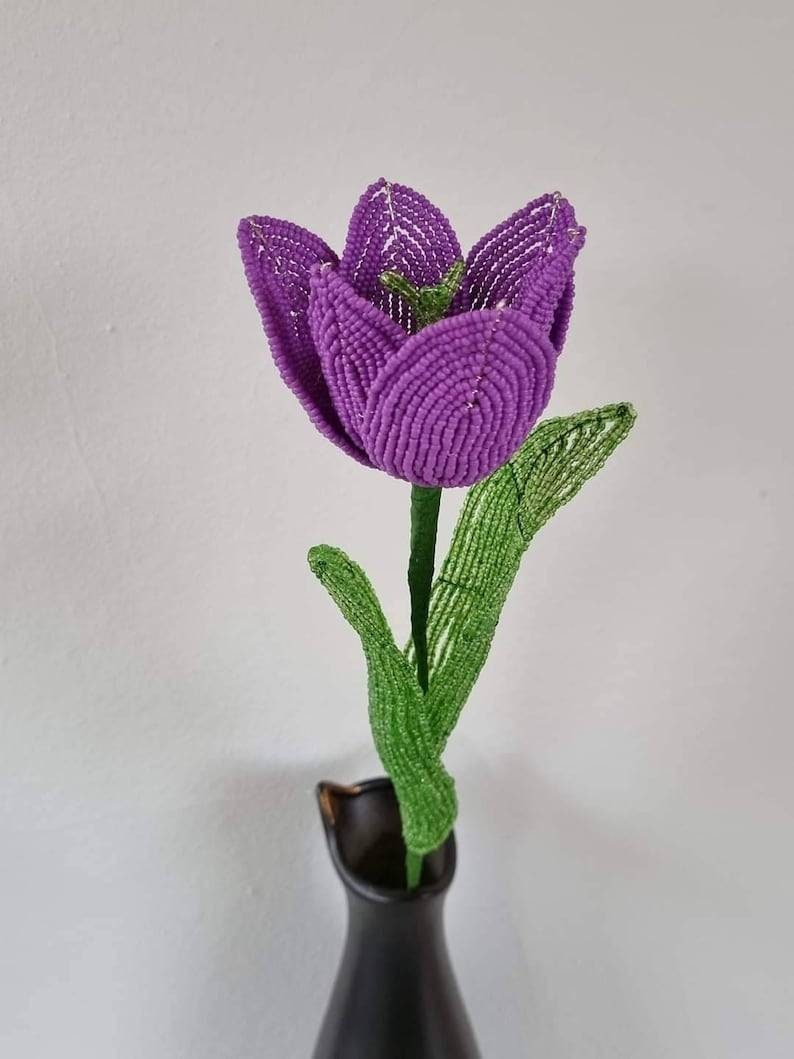Tulipe perlée artificielle 45 cm, fleur décorative pour intérieur