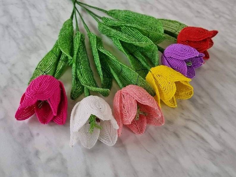 Tulipe perlée artificielle 45 cm, fleur décorative pour intérieur