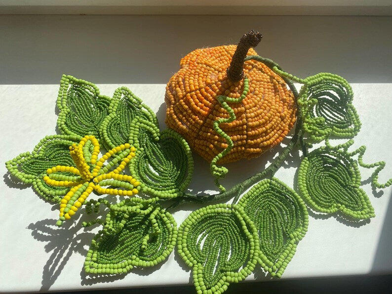 Citrouille perlée vintage pour Halloween, centre de table en perles avec feuilles et fleurs