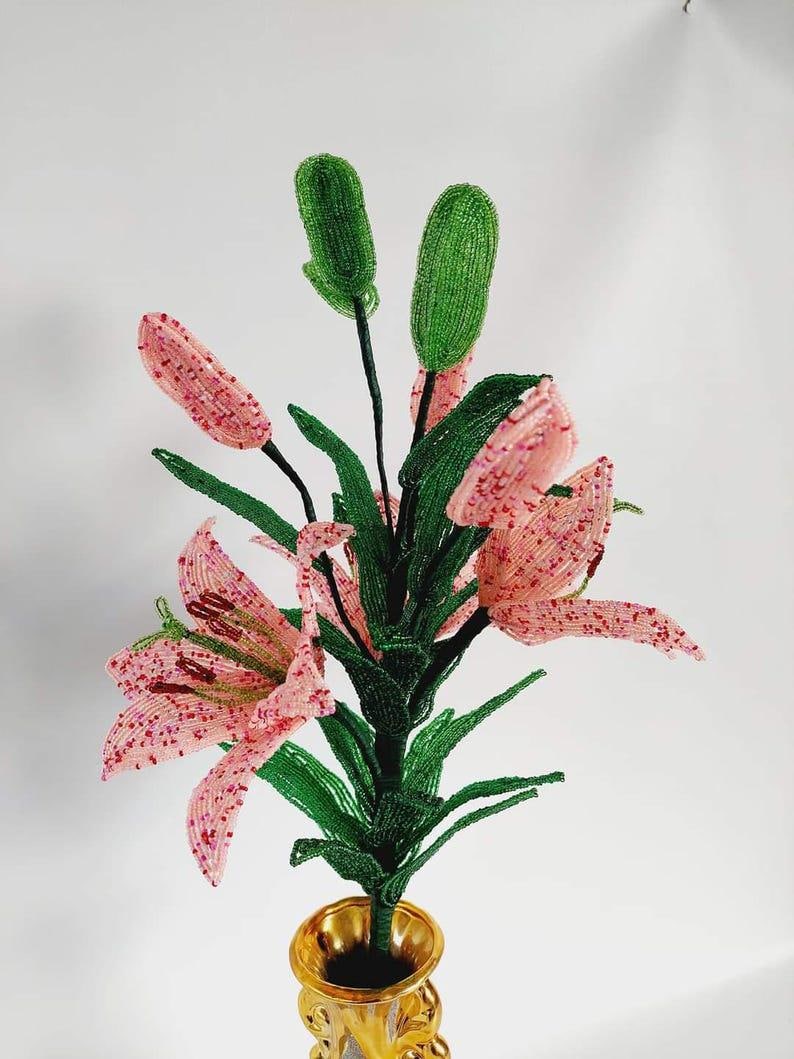 Composition florale artificielle Lys perlé 60 cm