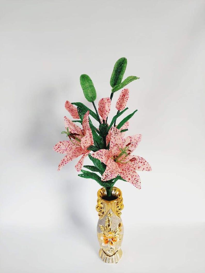 Composition florale artificielle Lys perlé 60 cm