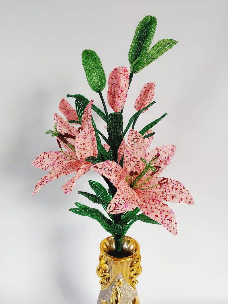 Composition florale artificielle Lys perlé 60 cm