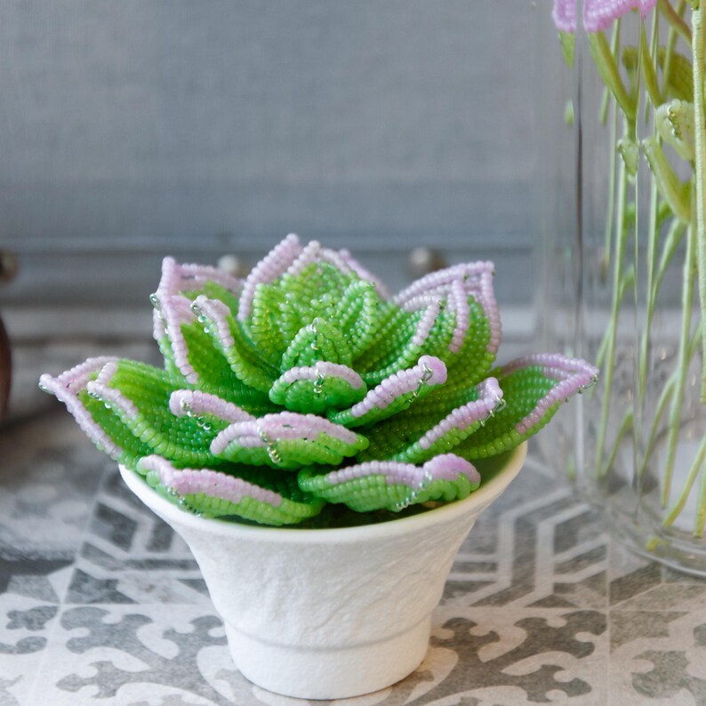 Plante grasse perlée en pot céramique, succulente artisanale, perles tchèques