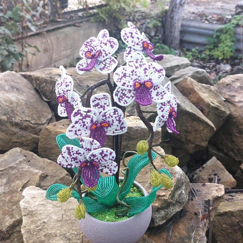 Orchidée topiaire artificielle perlée en pot