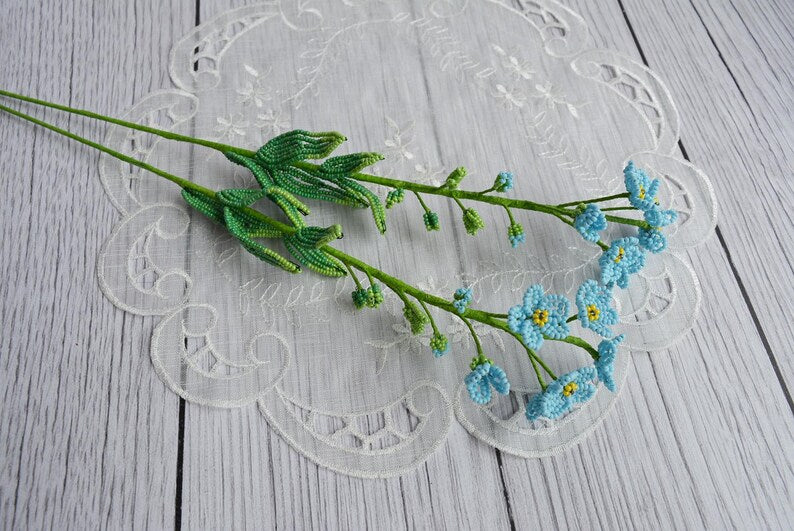 Branche de myosotis en perles françaises, décoration florale 35 cm