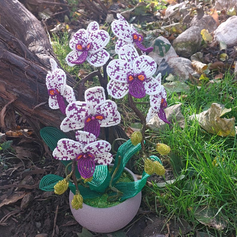 Orchidée topiaire artificielle perlée en pot