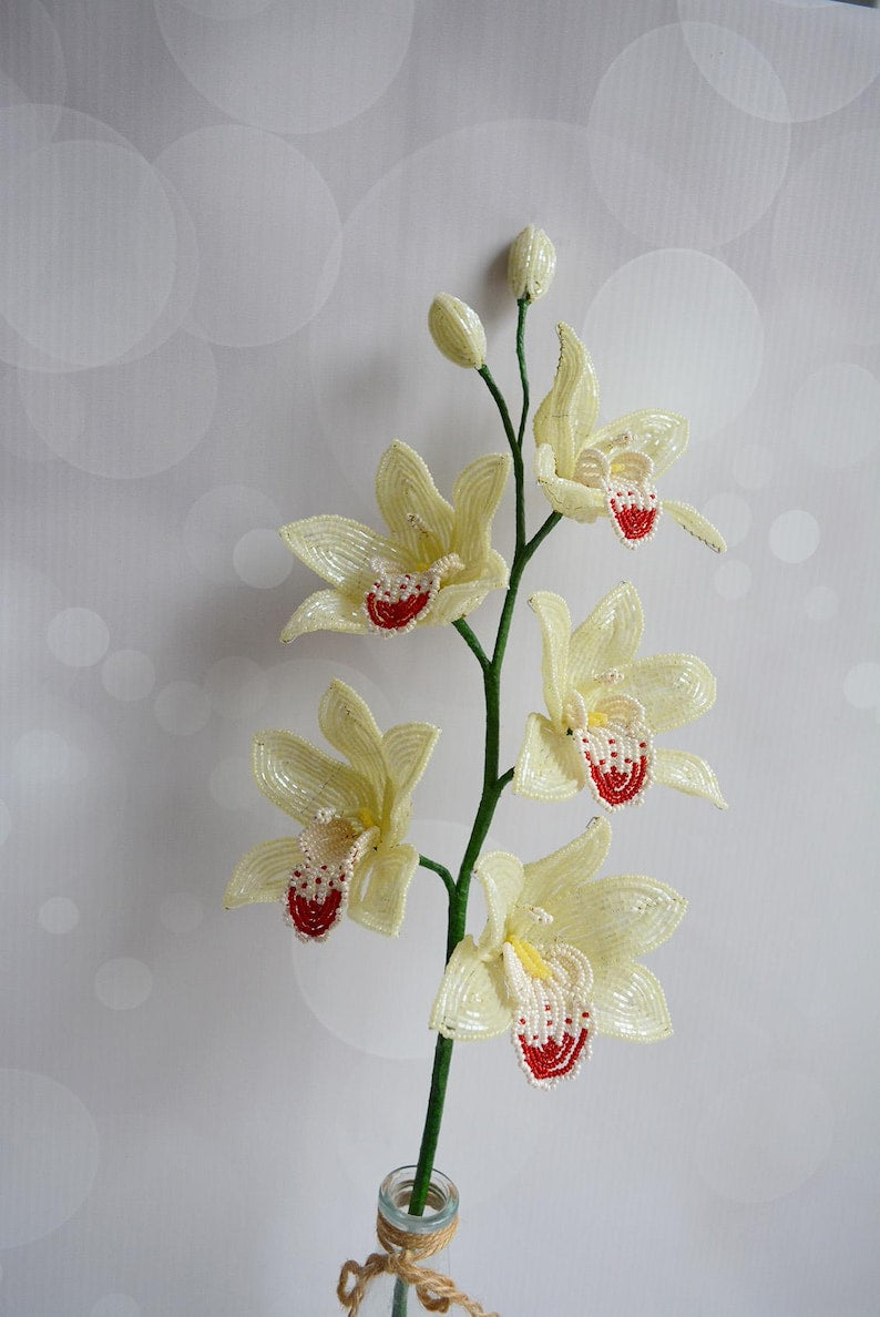 Branche d'orchidée perlée cymbidium, décoration intérieure, fleur artificielle en perles et fil de fer, 5 fleurs 7-8 cm, hauteur 50 cm, choix de couleur