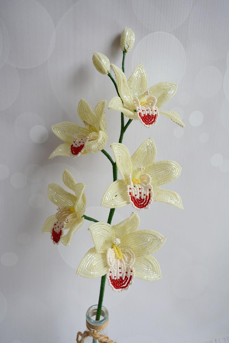 Branche d'orchidée perlée cymbidium, décoration intérieure, fleur artificielle en perles et fil de fer, 5 fleurs 7-8 cm, hauteur 50 cm, choix de couleur