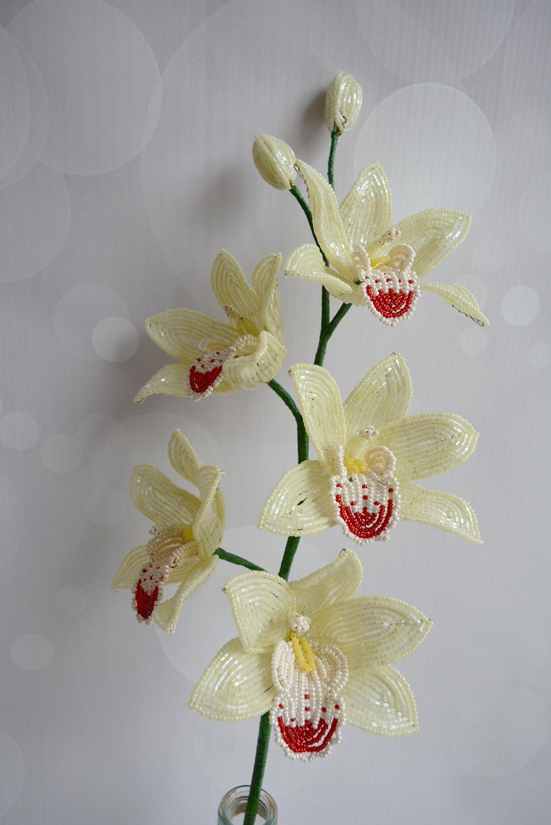 Branche d'orchidée perlée cymbidium, décoration intérieure, fleur artificielle en perles et fil de fer, 5 fleurs 7-8 cm, hauteur 50 cm, choix de couleur