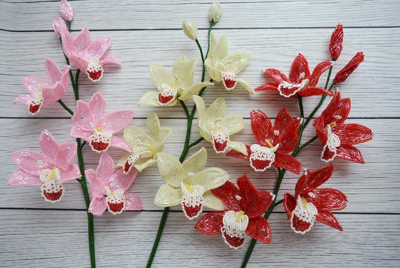 Branche d'orchidée perlée cymbidium, décoration intérieure, fleur artificielle en perles et fil de fer, 5 fleurs 7-8 cm, hauteur 50 cm, choix de couleur