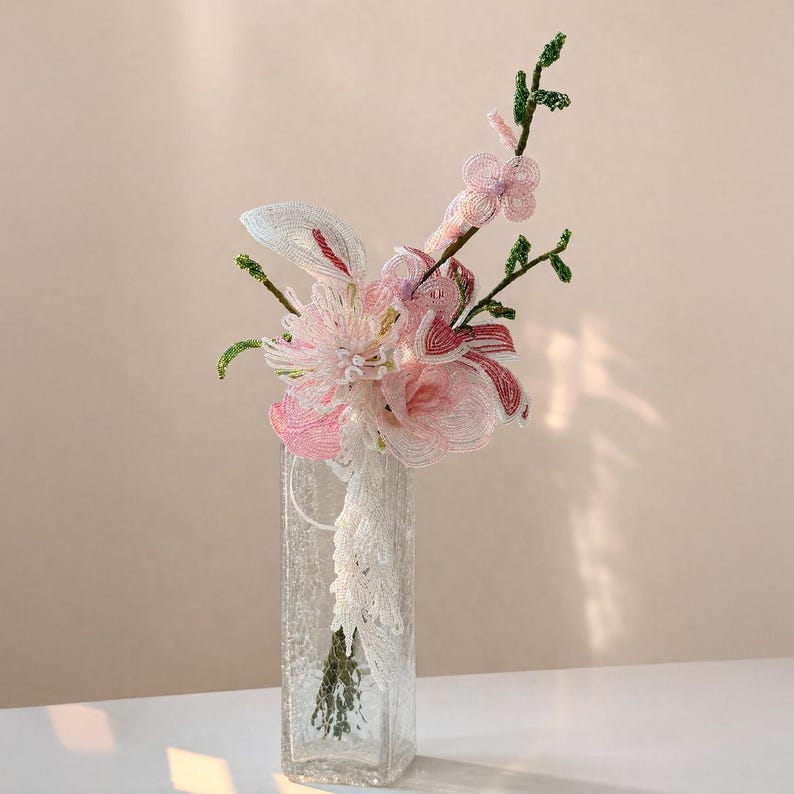 Bouquet de mariée en perles de rocaille lys rose