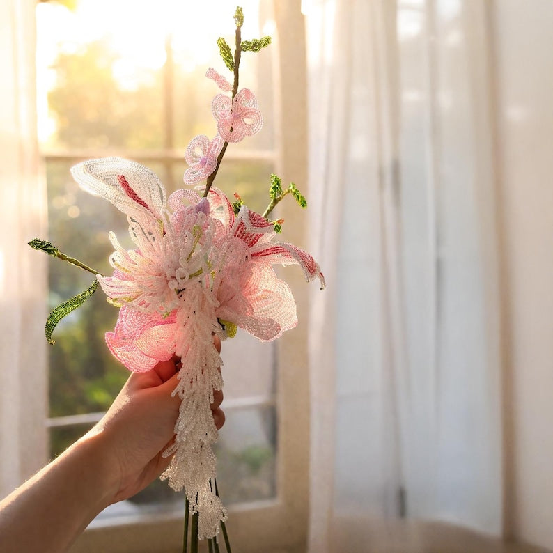 Bouquet de mariée en perles de rocaille lys rose