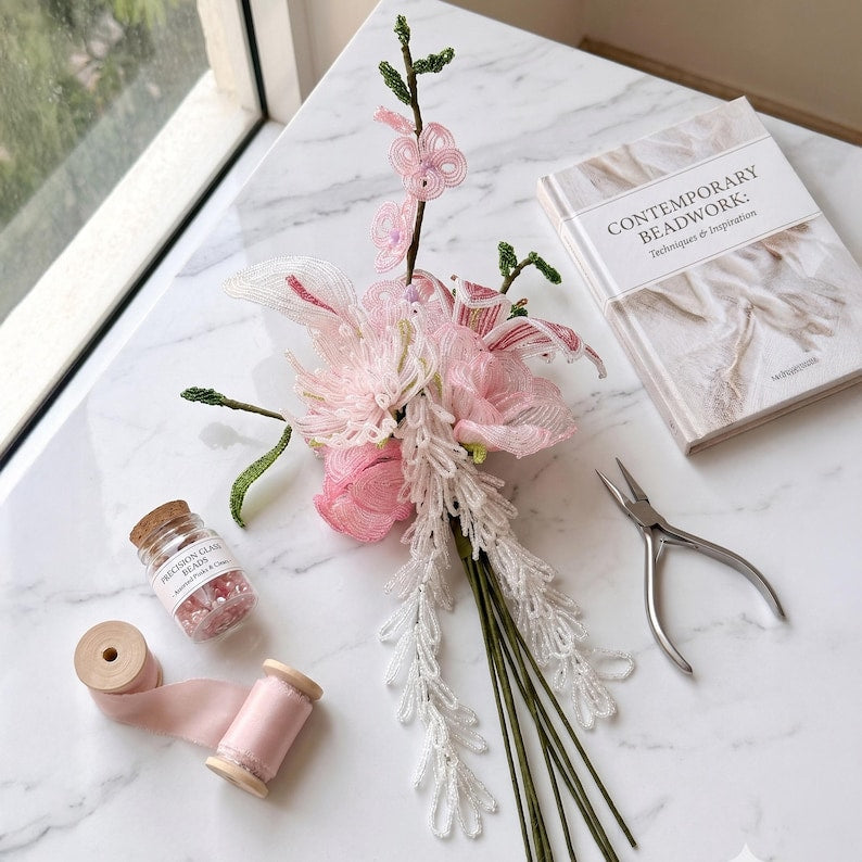 Bouquet de mariée en perles de rocaille lys rose