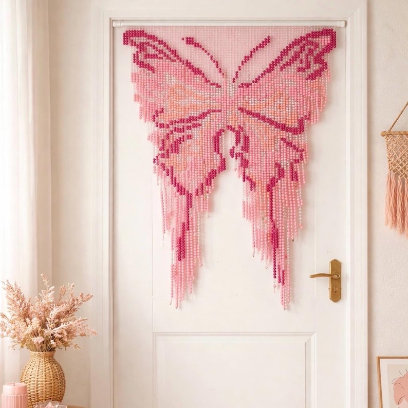 Rideau de perles papillon rose, tenture murale pastel