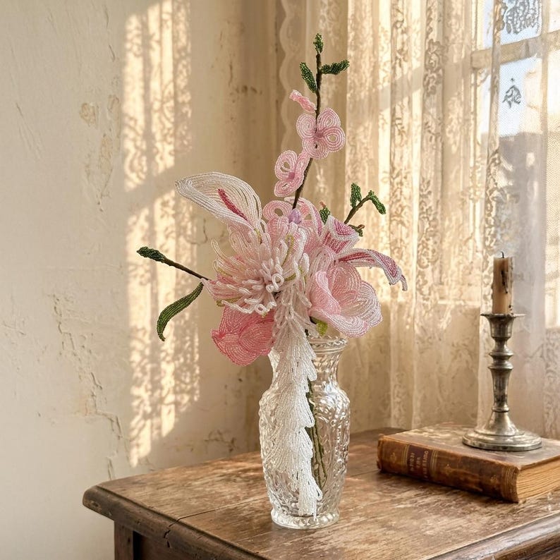 Bouquet de mariée en perles de rocaille lys rose