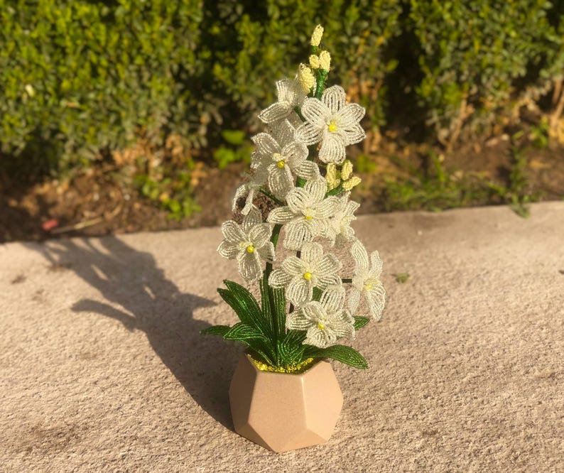 Sculpture d'orchidée en perles blanche artificielle, fleur en pot, ornement de bureau