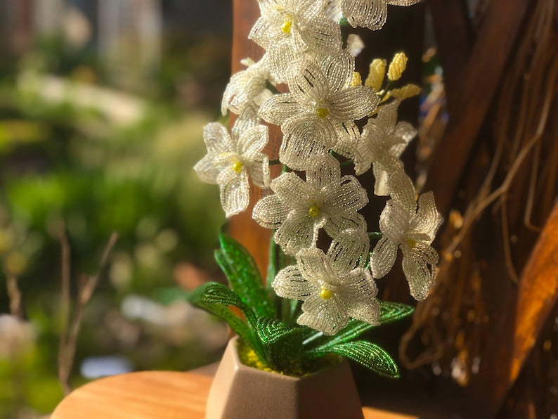 Sculpture d'orchidée en perles blanche artificielle, fleur en pot, ornement de bureau