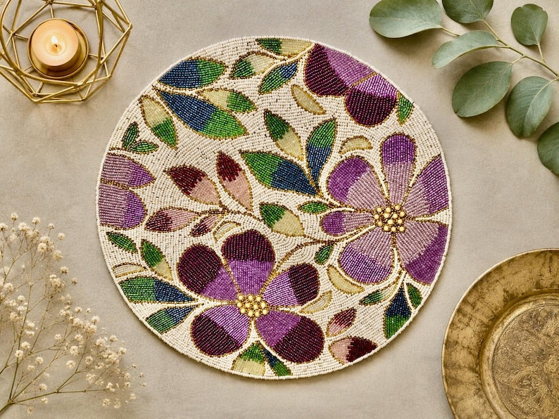 Set de table floral perlé fait main 38 cm, rond, violet, vert, ivoire et doré
