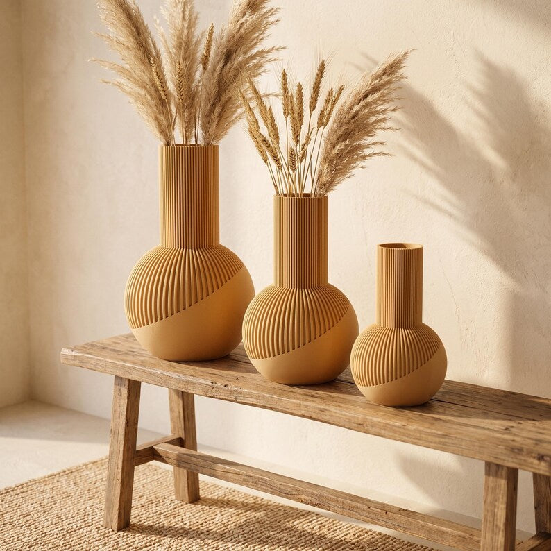 Vase côtelé Tama | Vase à ventre rond et col haut, imprimé en 3D | Côtes en spirale | Fleurs séchées et herbes de la pampa | Style bohème japonais