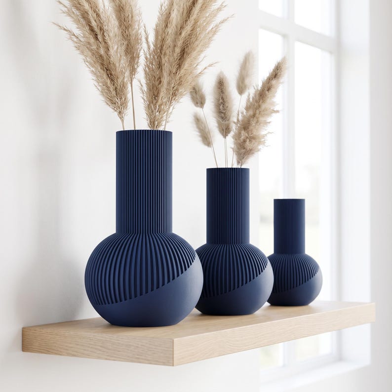 Vase côtelé Tama | Vase à ventre rond et col haut, imprimé en 3D | Côtes en spirale | Fleurs séchées et herbes de la pampa | Style bohème japonais