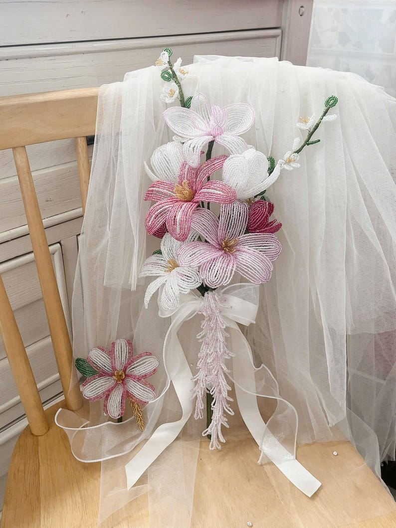 Bouquet de mariée perlé fait main, fleurs éternelles en perles de verre, rose et ivoire