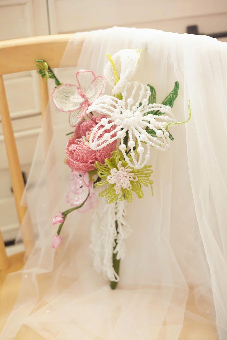 Bouquet de mariée perlé fait main, fleurs éternelles en perles de verre, rose et ivoire