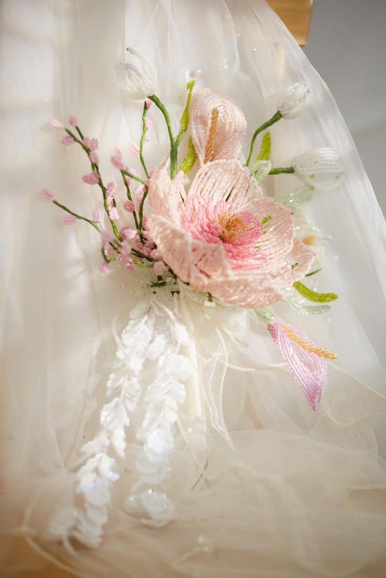 Bouquet de mariée perlé fait main, fleurs éternelles en perles de verre, rose et ivoire