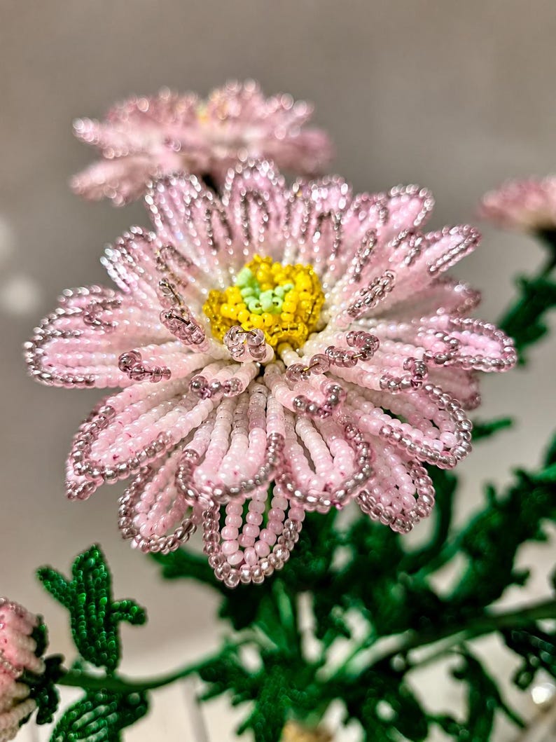 Bouquet de chrysanthèmes roses perlés, fleurs artificielles faites main, 5 fleurs et 2 boutons, hauteur de tige 40-42 cm