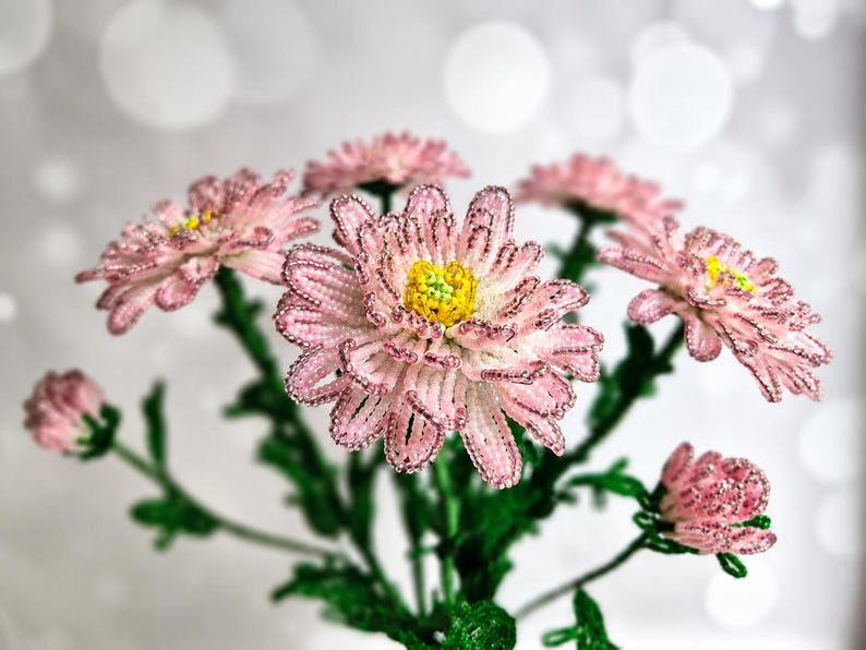 Bouquet de chrysanthèmes roses perlés, fleurs artificielles faites main, 5 fleurs et 2 boutons, hauteur de tige 40-42 cm
